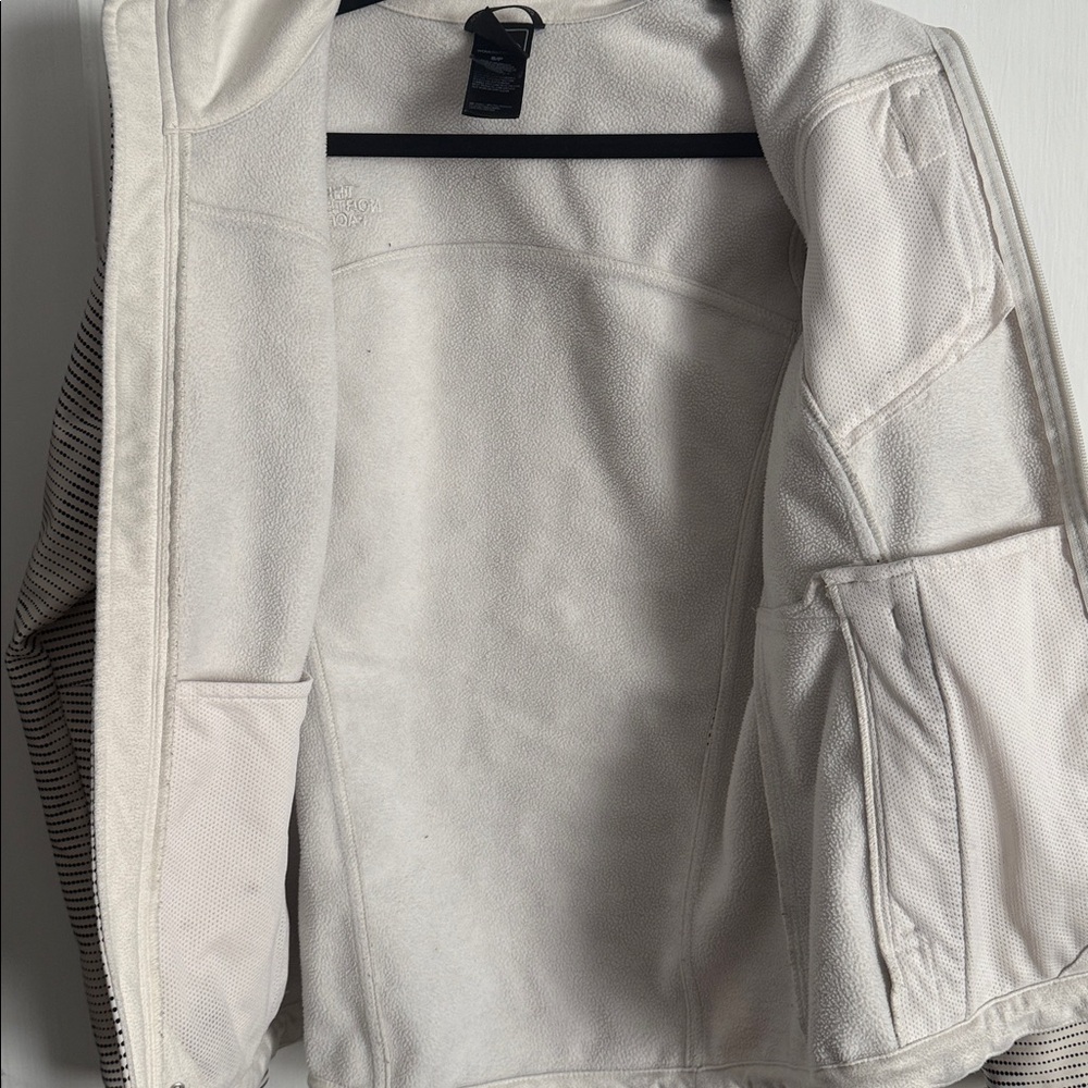 The North Face Soft Shell Jacket - Picture 4 of 9